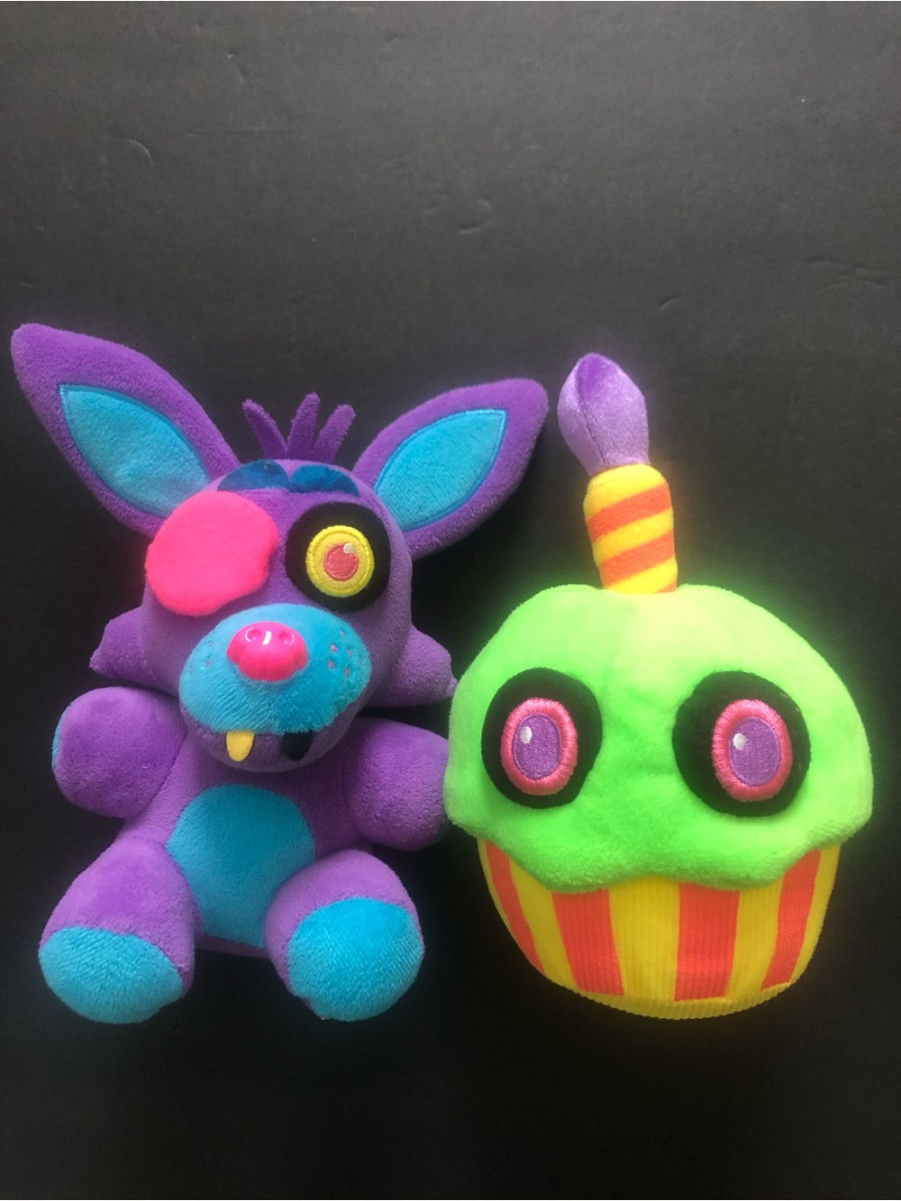 Five Nights at Freddy’s Blacklight Foxy & Cupcake -G